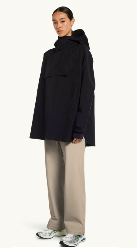 Voss Poncho Black